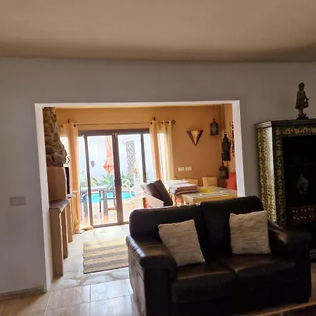 Spacious Three Bedroom Villa In Playa Blanca *